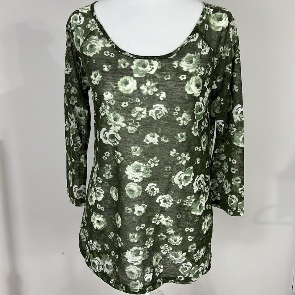Wallflower green ivory 3/4 sleeves sheer floral high low size medium